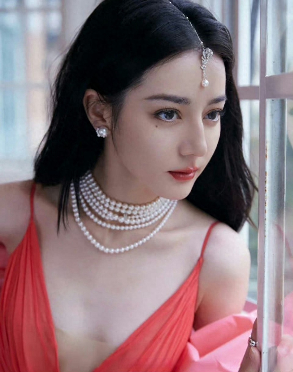 日本珍珠品牌御木本2015年进入中国并宣布迪丽热巴担任代言人,这么多