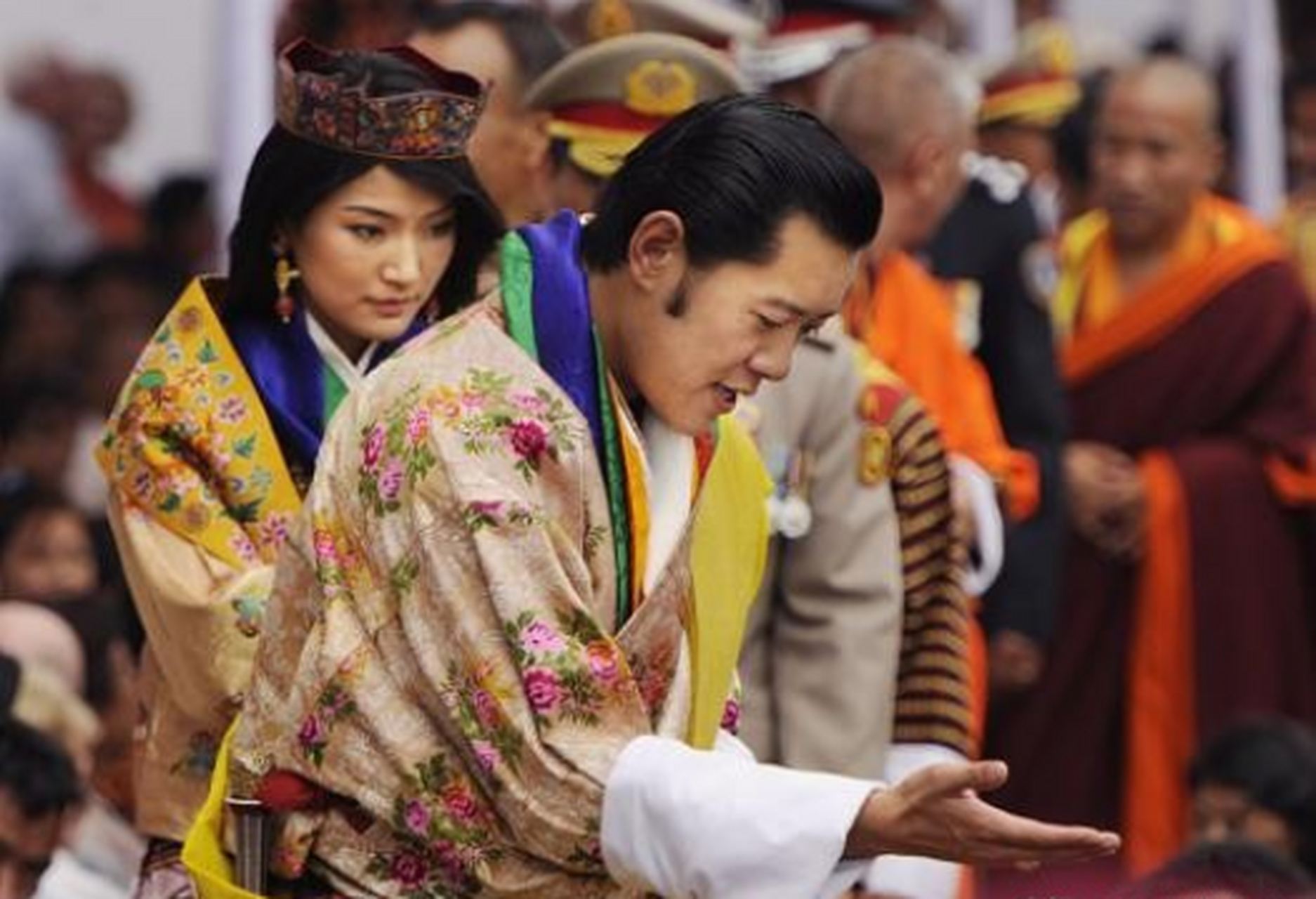 1864年,英国入侵不丹,不丹士兵依靠弓箭,刀和少数几支火绳枪,艰难地