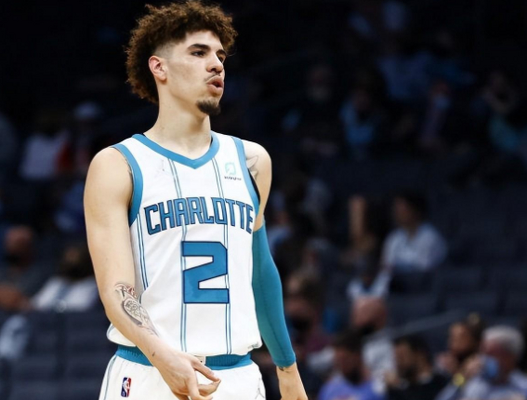 集结日达拉斯独行侠备战NBA常规赛萨拉赫连续十五场比赛得分超过悬念迭起，现场解说直呼：今晨武汉三镇调整名单以备CBA季后赛的简单介绍