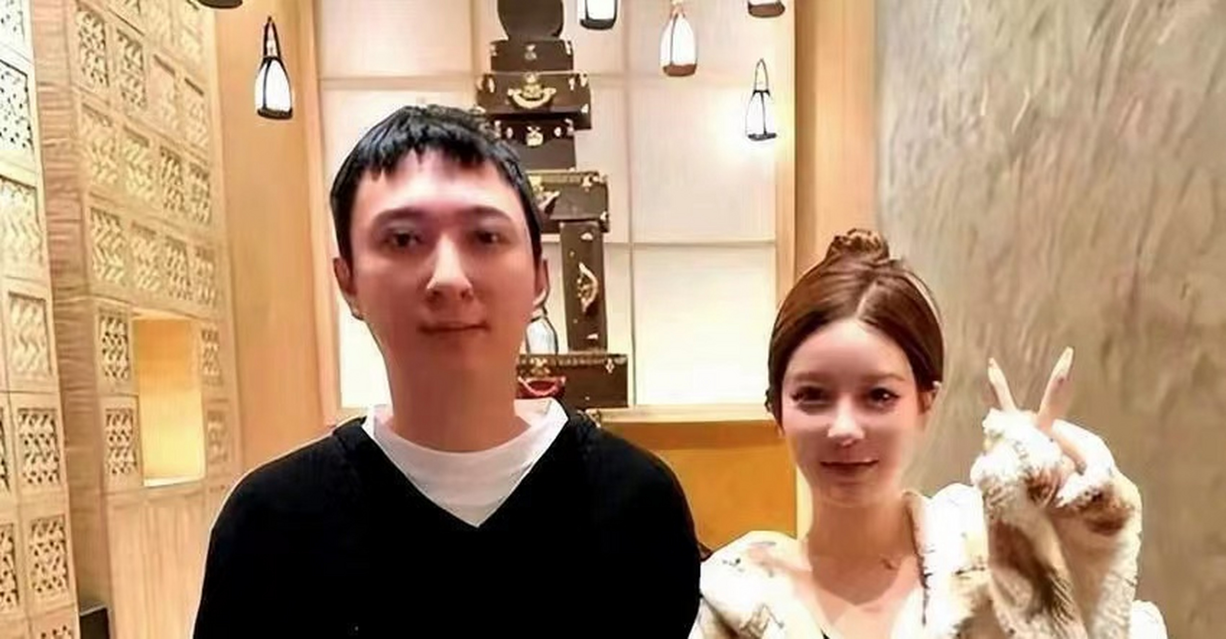 王思聪和美女合影,思聪的眼光还是很高的