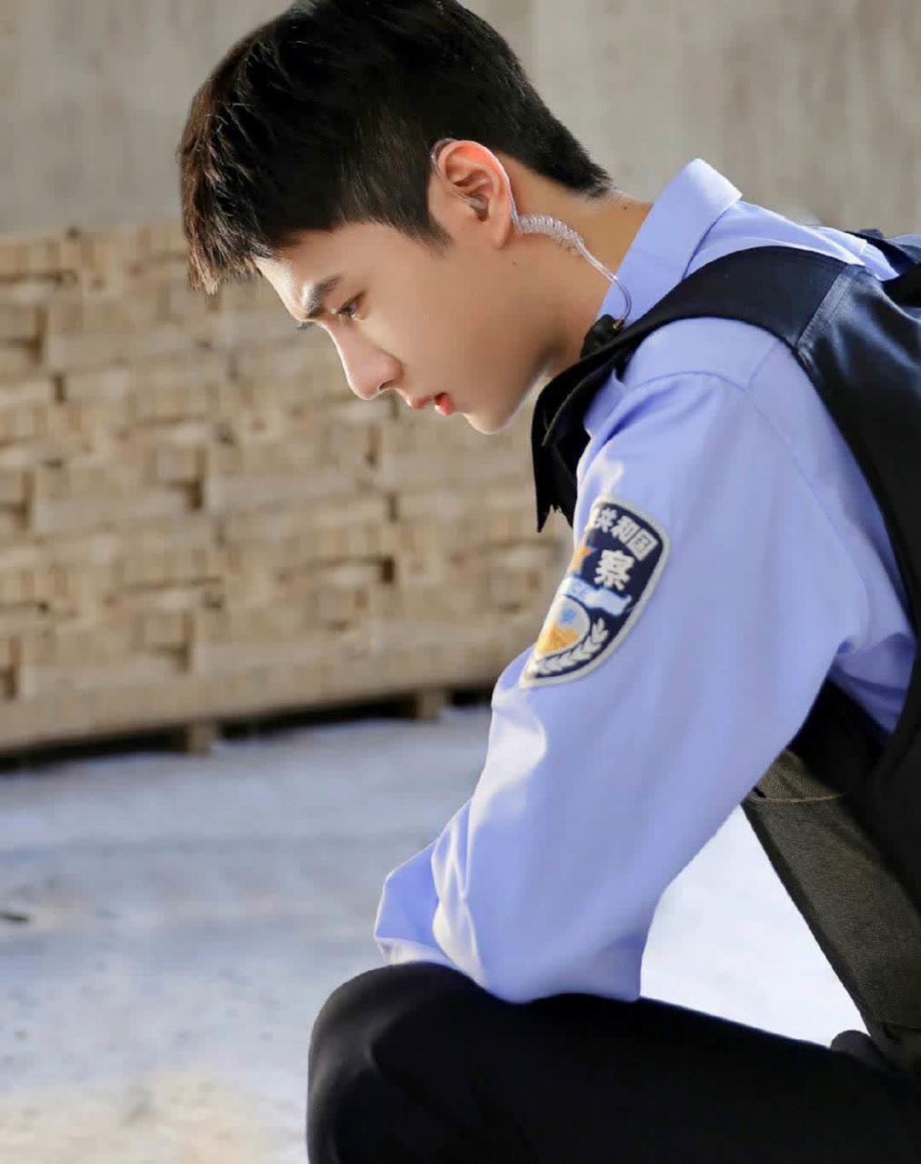 王一博《冰与火》剧照太帅了! 有什么你喜欢的吗?[坏笑]