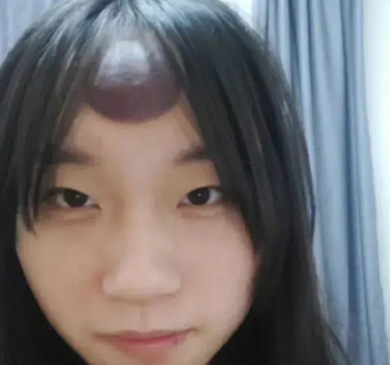 这姑娘印堂发黑,不宜出门啊