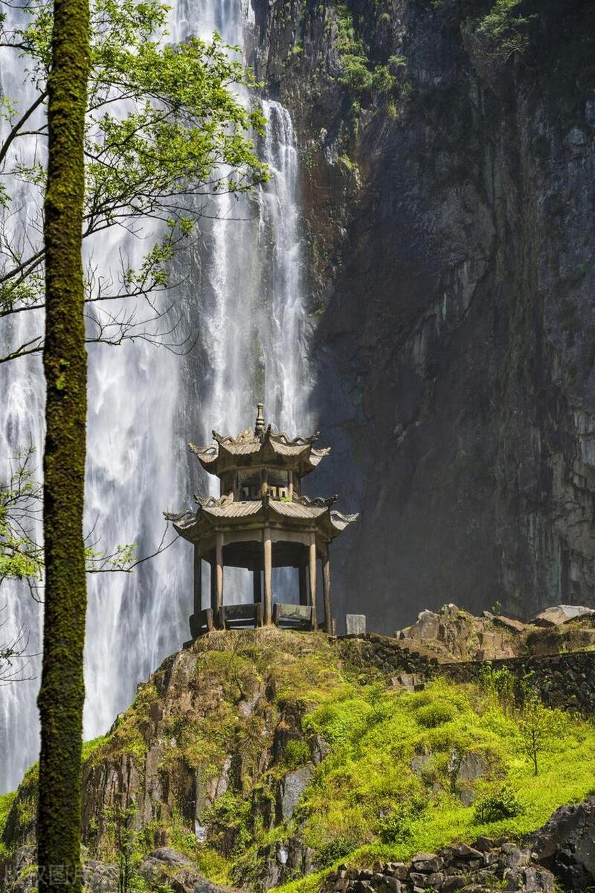 来温州旅游,一定不要错过百丈漈瀑布  百丈漈位于浙江省温州市文成县