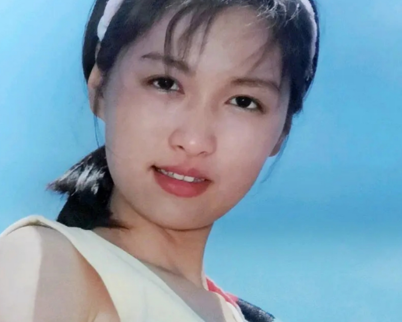 1955年,殷亭如出生于上海.殷氏二老,都在研究所工作