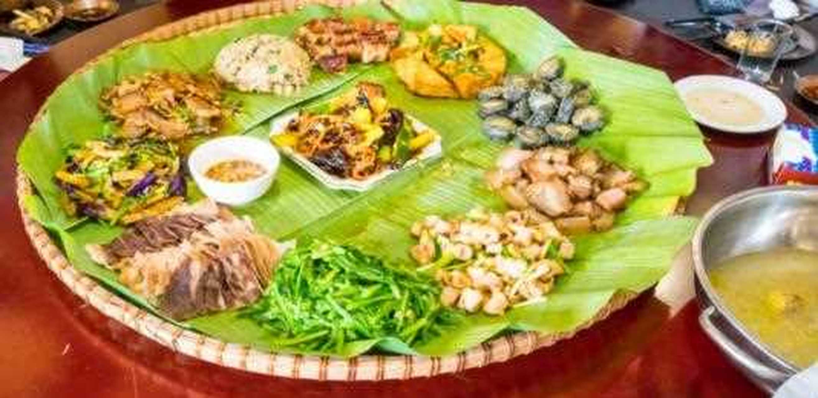 广西贺州,广东有盆菜,广西有簸箕宴.