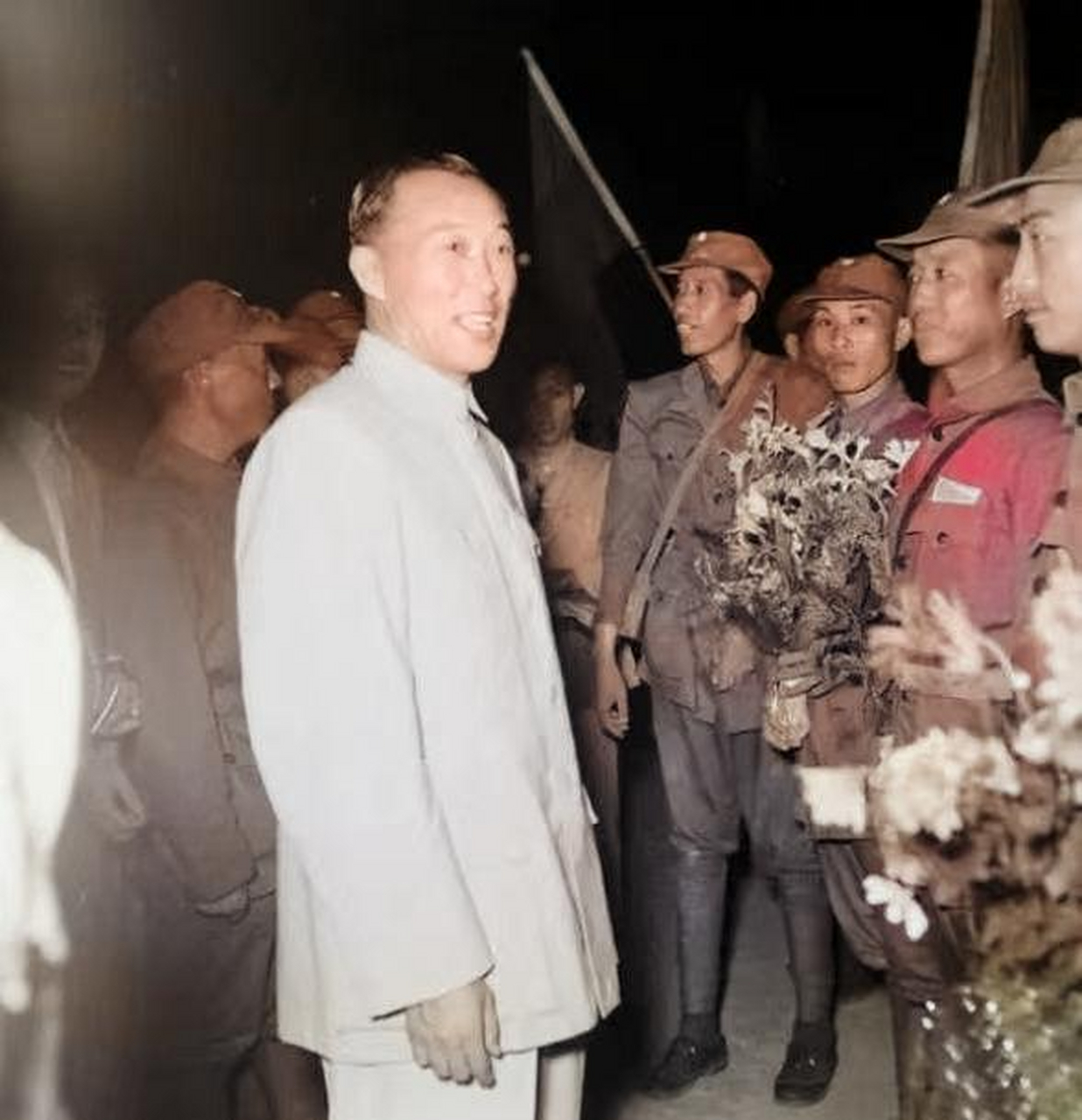 1950年,李弥从云南逃到台湾山后,被冷落了六个月,把妻子留在了昆明.