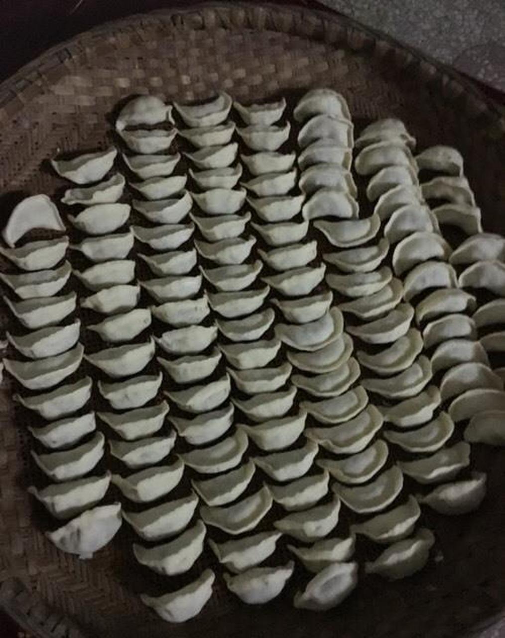 想吃妈妈包的饺子,那是爱和家的味道.不管我怎样包,就是差一点味道.