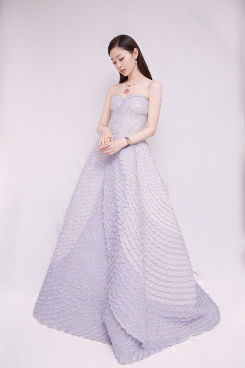 宋轶紫色礼服造型盘点,温柔浪漫,好适合美女!