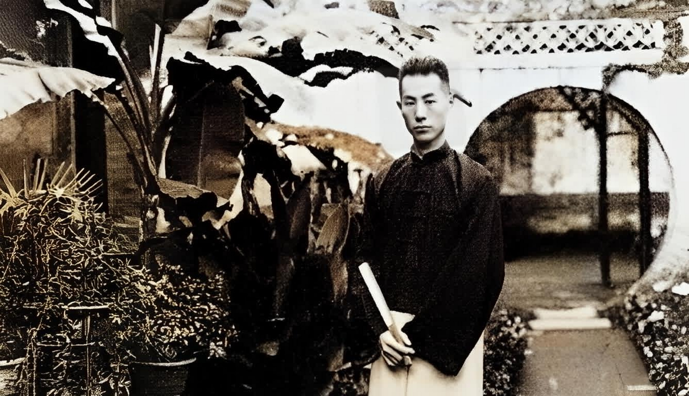 在妓院里,潘素凭借温暖的春夜,悠扬的北京小曲和悦耳的珠落玉盘琵琶