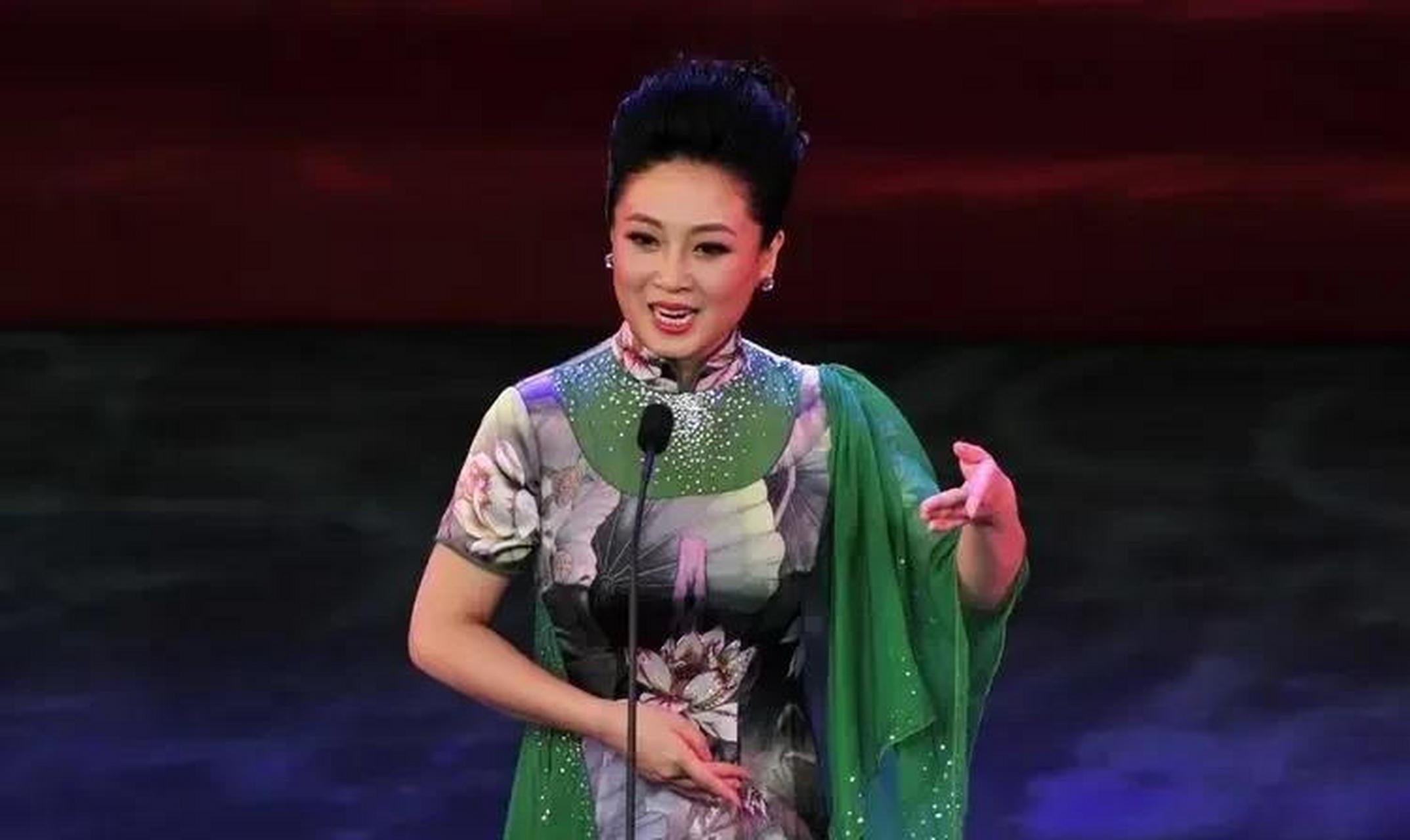 几年前,著名京剧演员姜亦珊在家中上吊自杀身亡