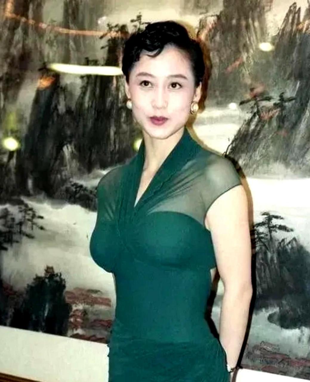 利智年轻时身材超群,无人可比,难怪李连杰为她倾心.