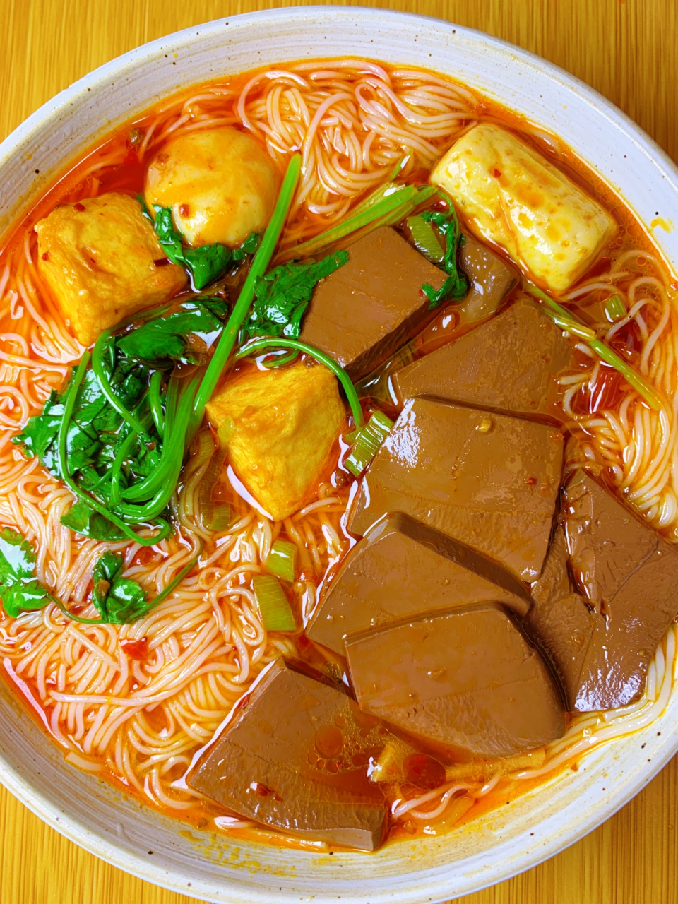 吸溜吸溜,好吃到停不下来,麻辣鸭血米线这样做, 麻辣开胃,汤汁浓郁,一