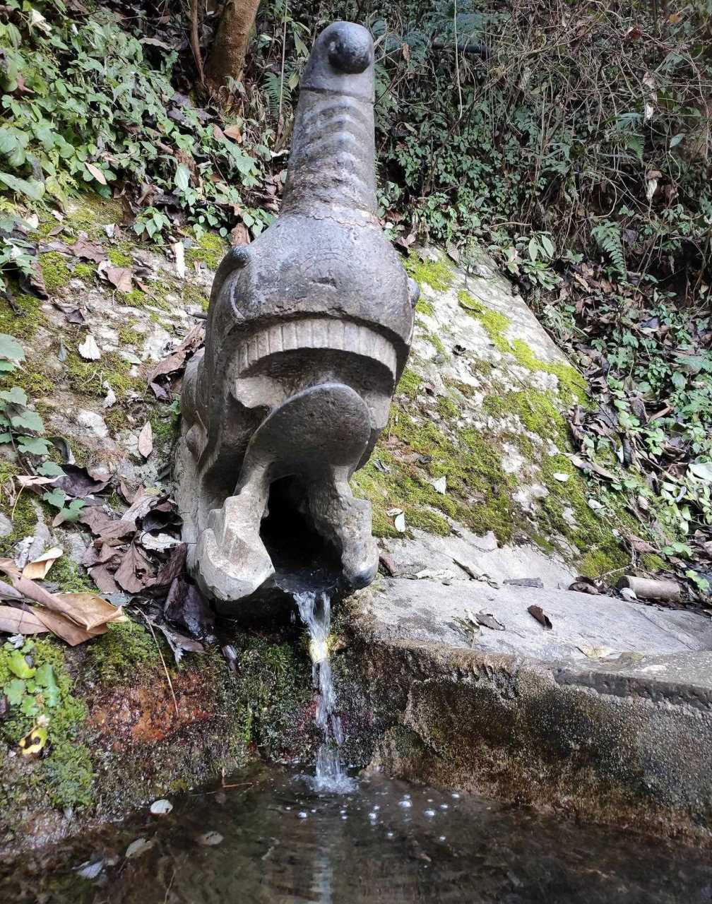 黎平南泉山半山腰,寺庙旁的龙头泉水,[70周年] 祝大家新年快乐