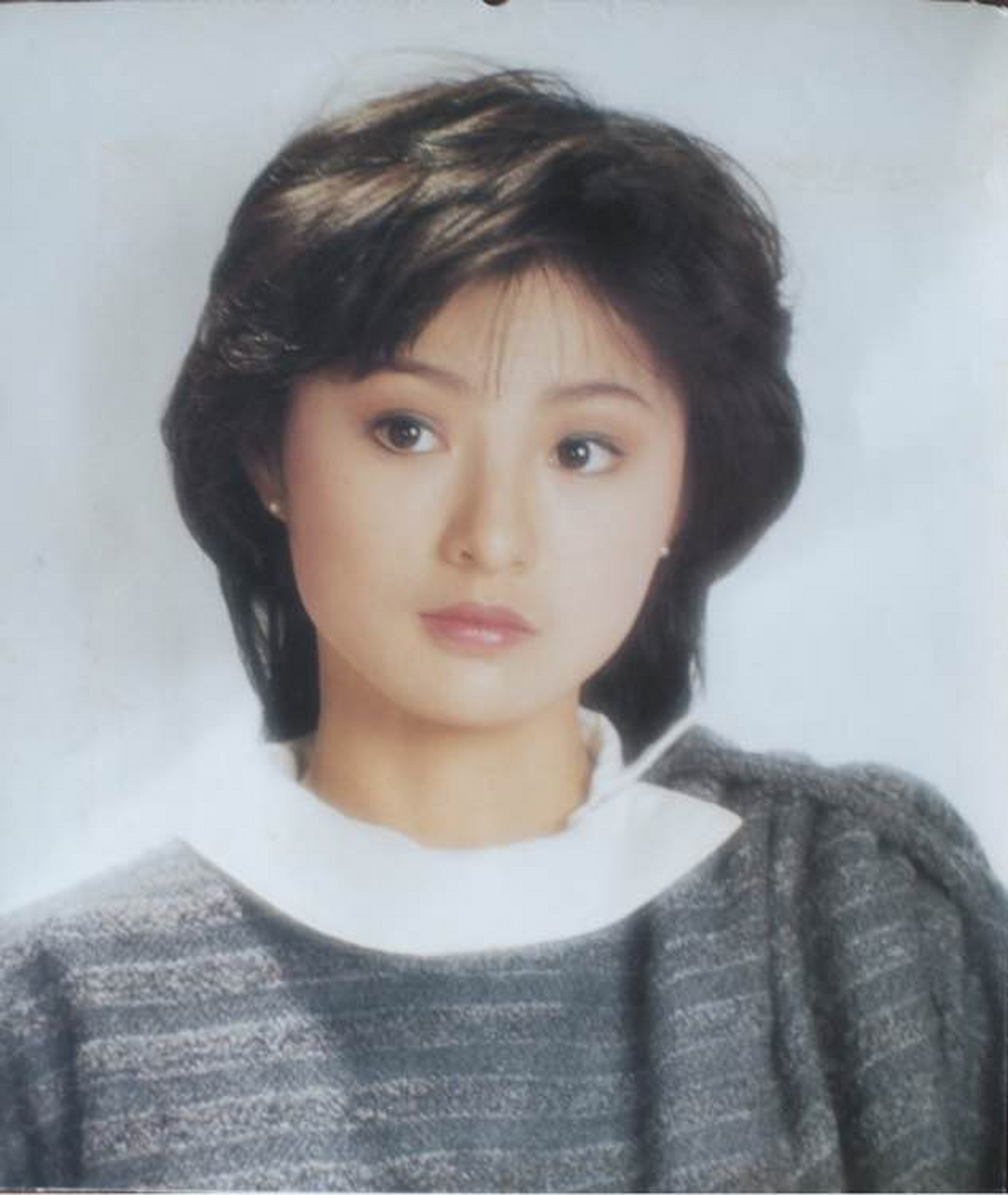 2007年,富豪罗启仁不打招呼就回家,妻子李赛凤神色慌张地前来开门