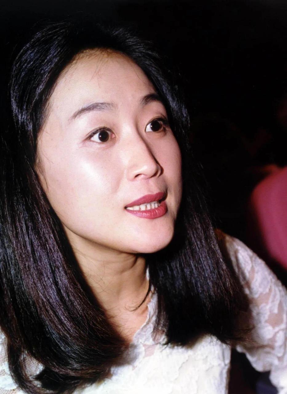 gif创作人# 著名演员陈瑾年轻时的照片,原来也是朵清纯雅致的小白花