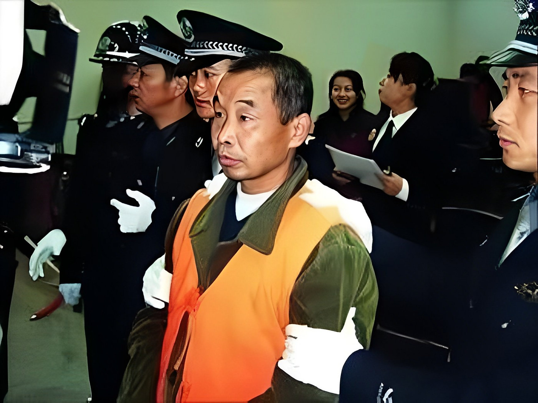 是年七月,邱兴华与夫人到道观还愿.