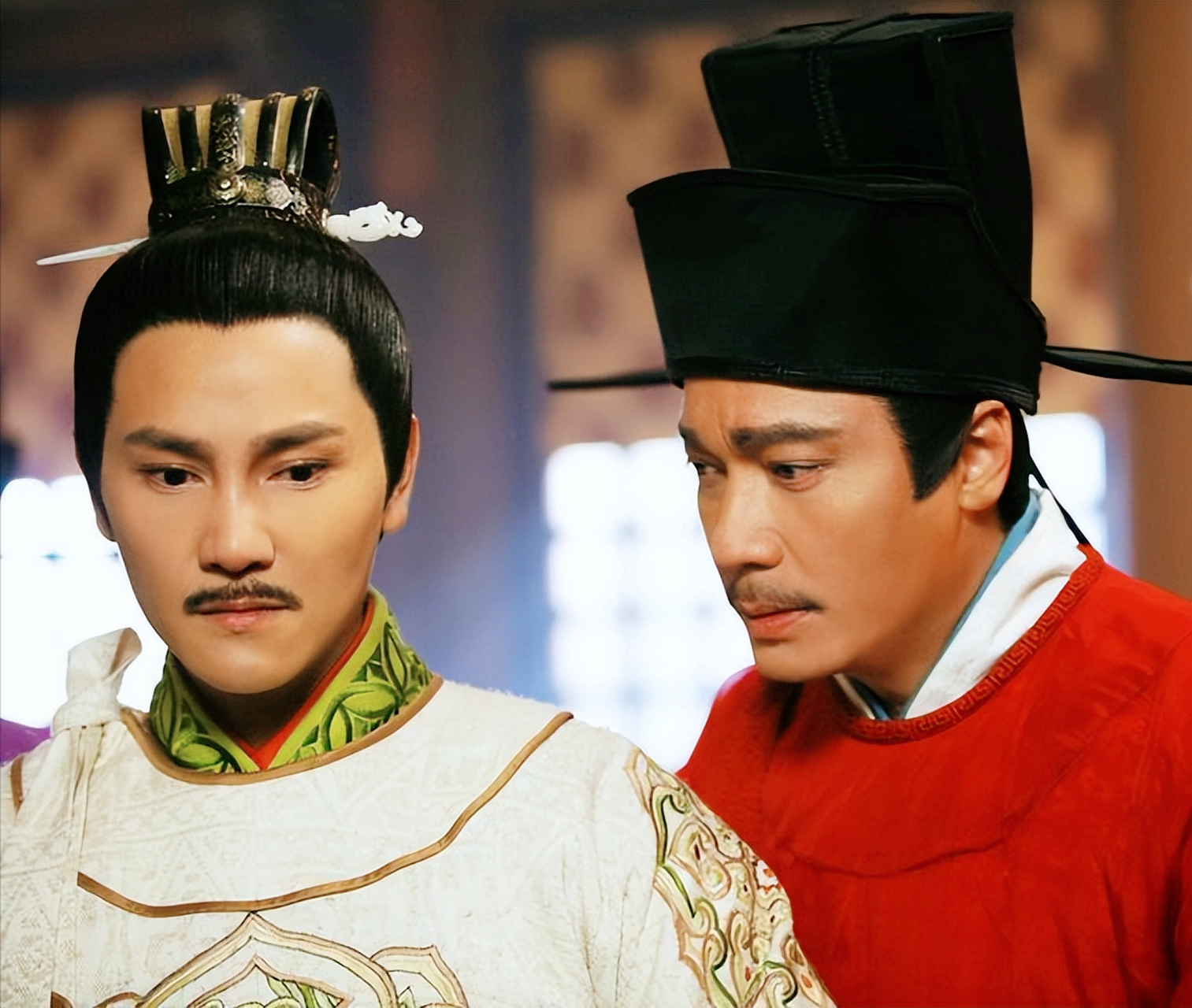 1142年,岳飞在临安大理寺监狱,被两根大铁棒夹碎胸膛而死