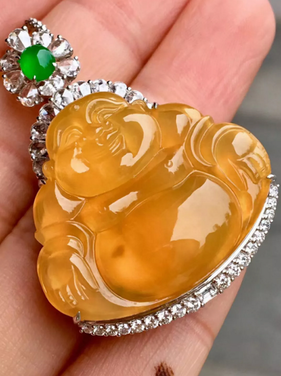 是经典男女老少皆宜的翡翠送礼题材