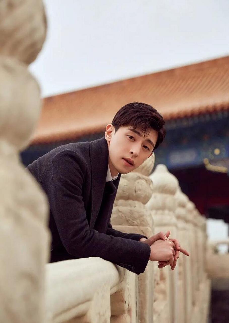 【邓伦被强制执行】据资料显示,邓伦以及上海盘海文化传媒有限公司