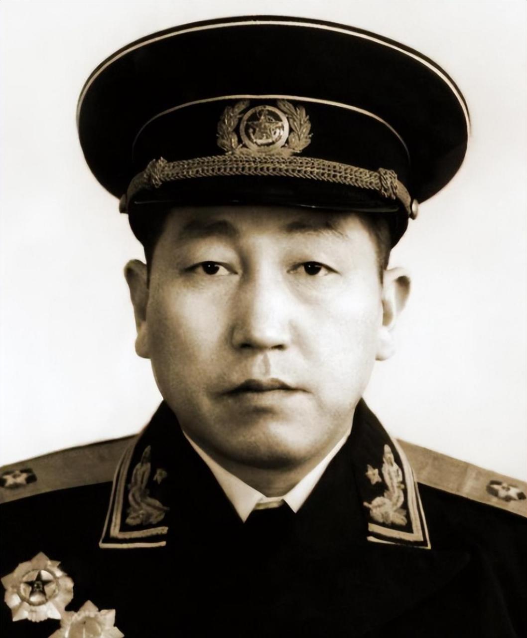 29年16岁少年偷偷参军,18年后成副司令返乡,遭亲母询问:你找谁.