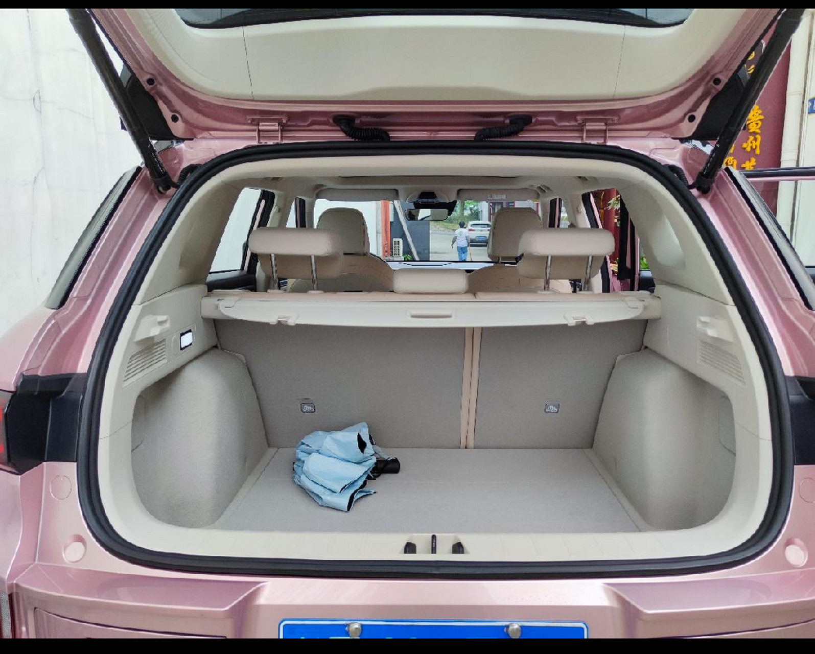 10万块的这辆车,自动泊车超级棒  我先来说下车辆情况吧: 车型:吉利