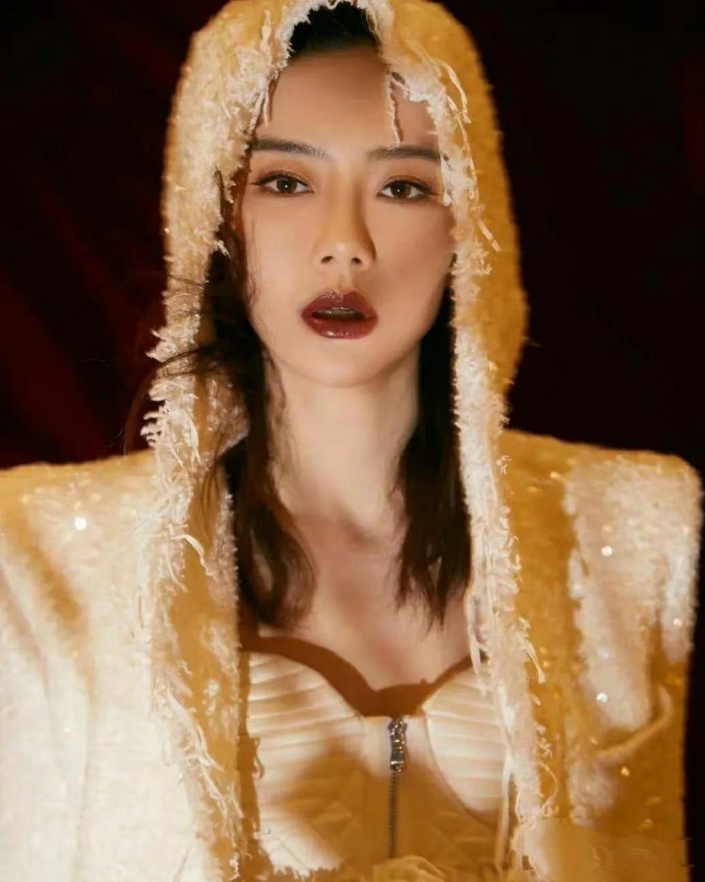 戚薇的吉普赛风,妆容高级又有特色