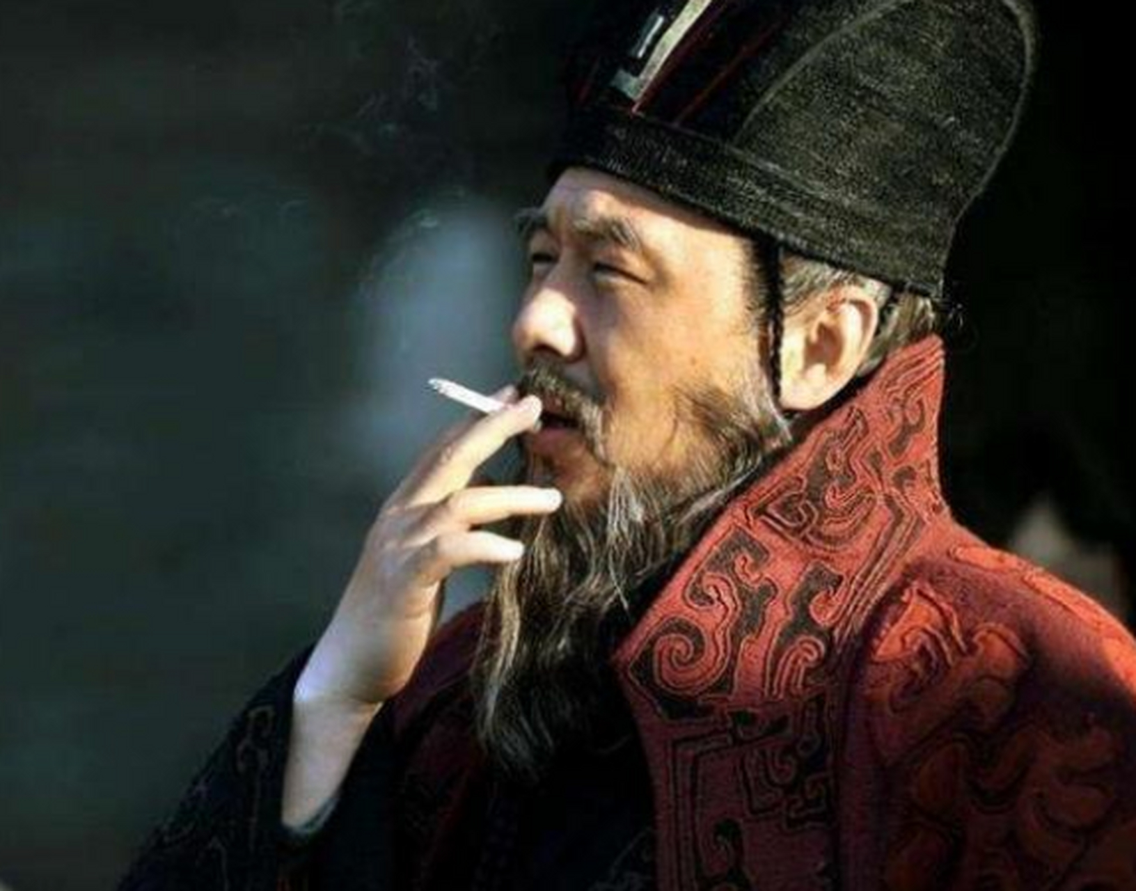 公元208年,谋士贾诩来到曹操帐前,却听到屋里传来女人娇滴滴的笑声