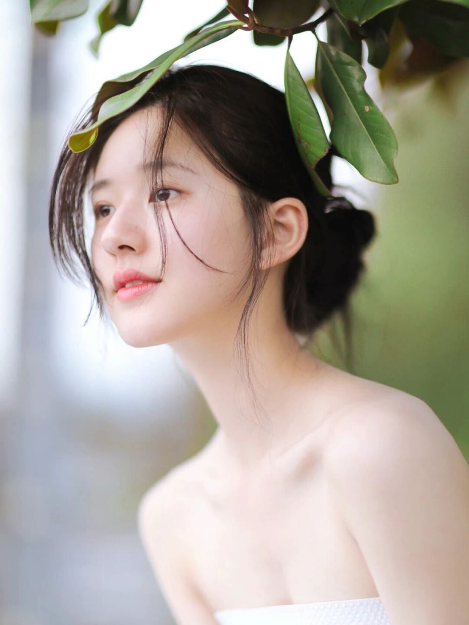 赵露思写真造型 清纯唯美的甜妹 赵露思一组野外写真造型 身穿粉色