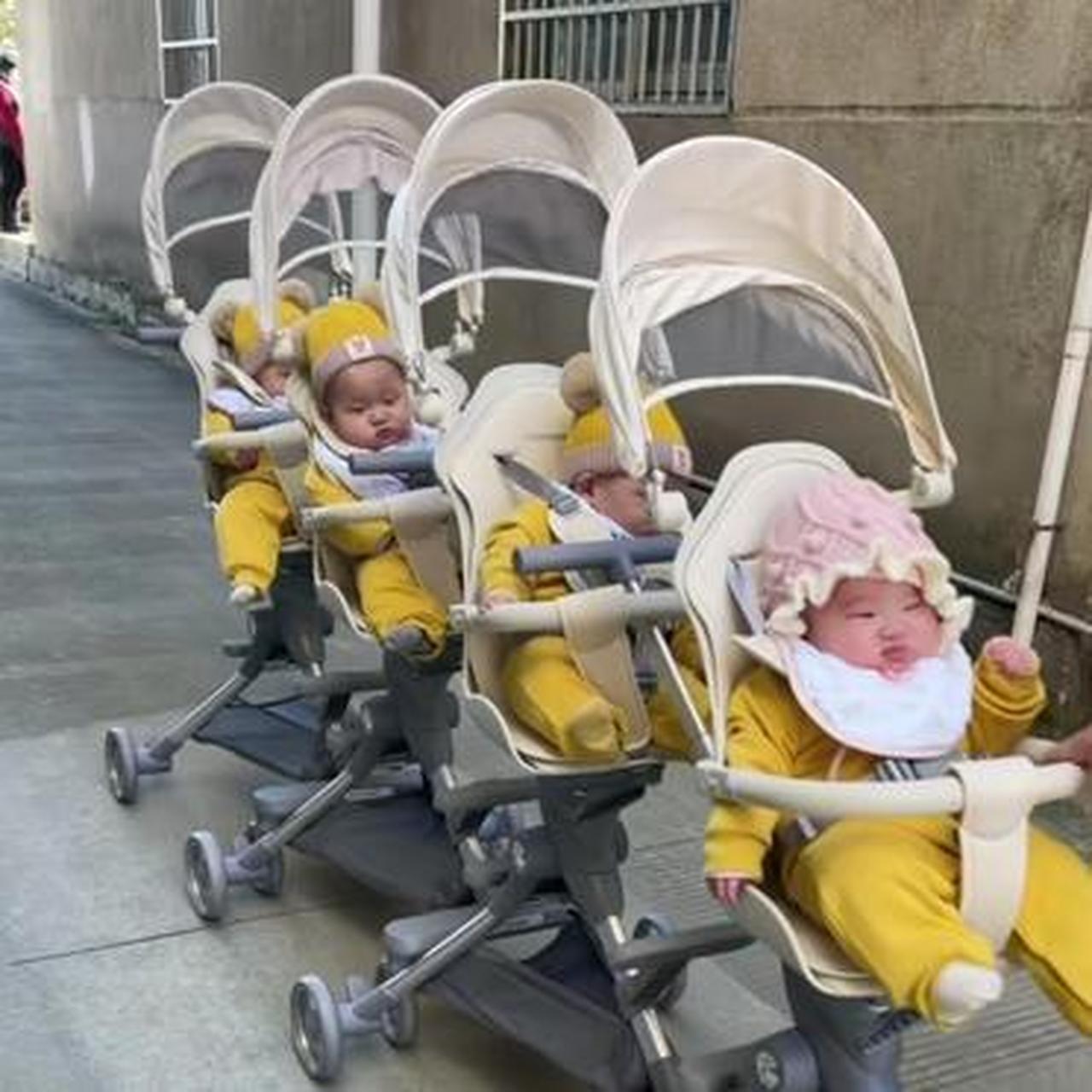 邻居家生的四胞胎三男一女,虎头虎脑,好可爱呀![坏笑]