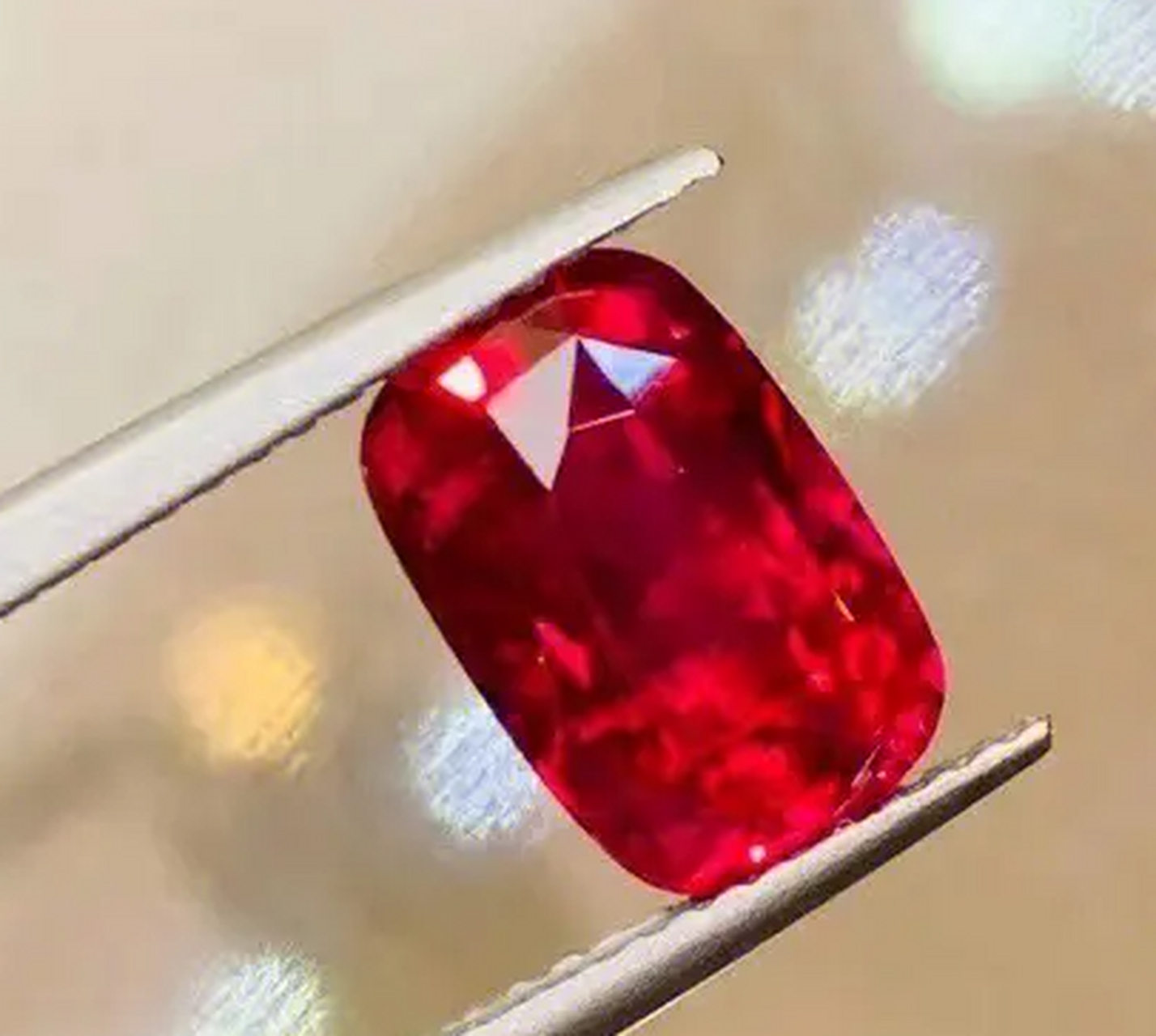 点击头像看直播##彩宝#红宝石质地坚硬,硬度仅在金刚石之下