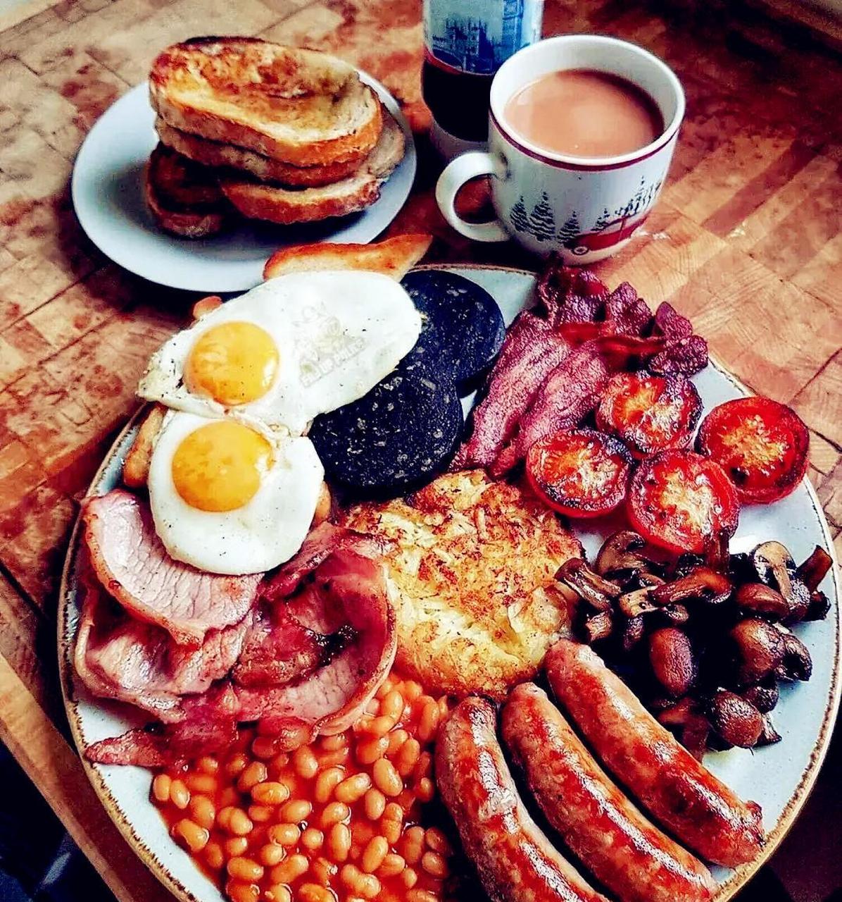 朋友说,这是英国的早中晚三餐.