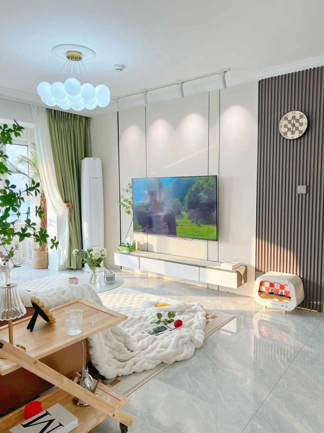 82m长×2.62高 电视柜:2m长×25cm宽×25cm高 沙发背景墙:3.5m ×2