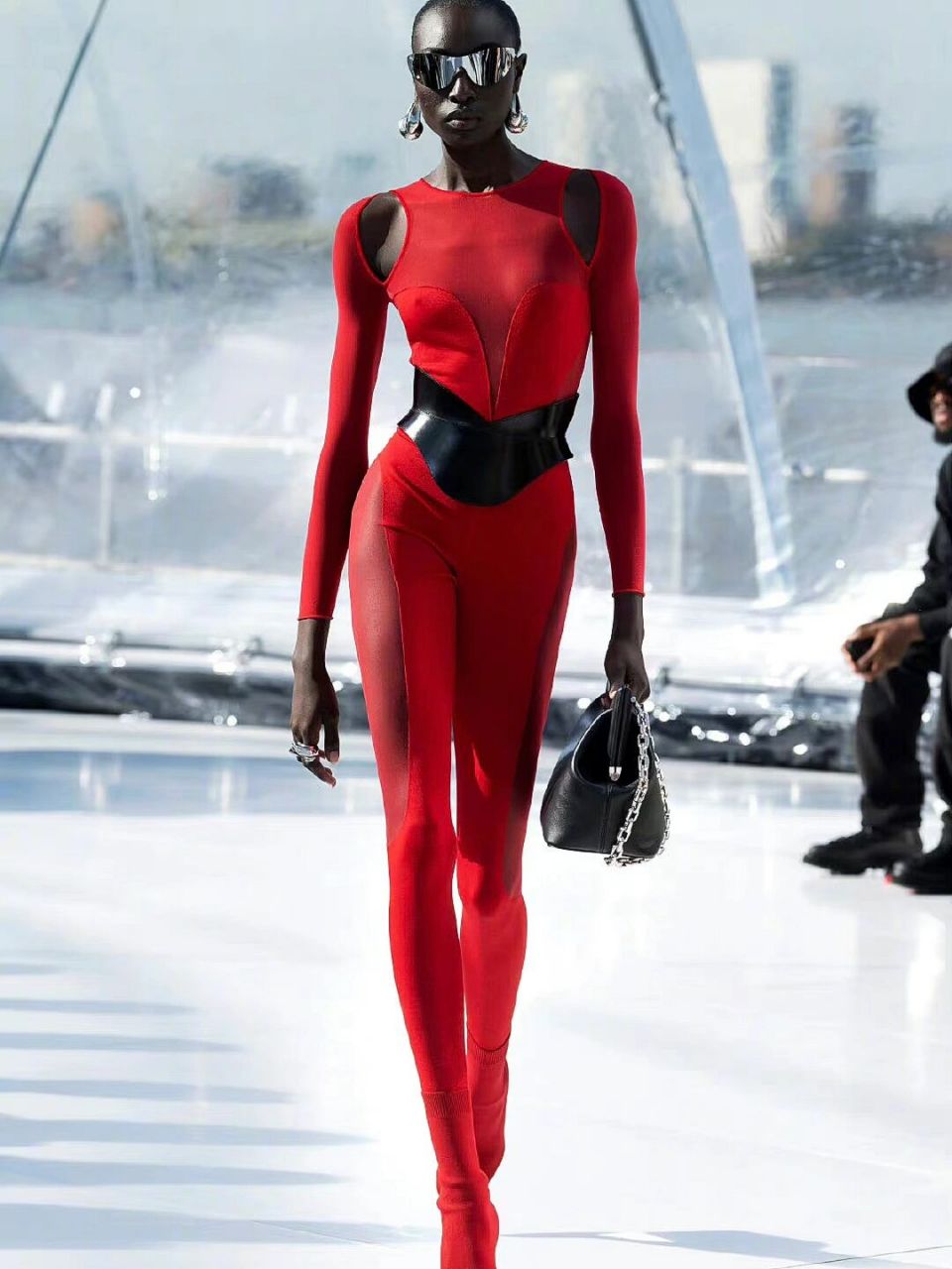 黑人模特的逆天比例  黑模秀场 逆天比例和黑亮肌肤真的是绝配 按图片