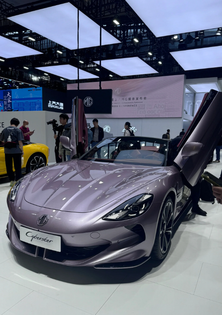 国产纯电敞篷跑车,30万的价格让人惊艳.