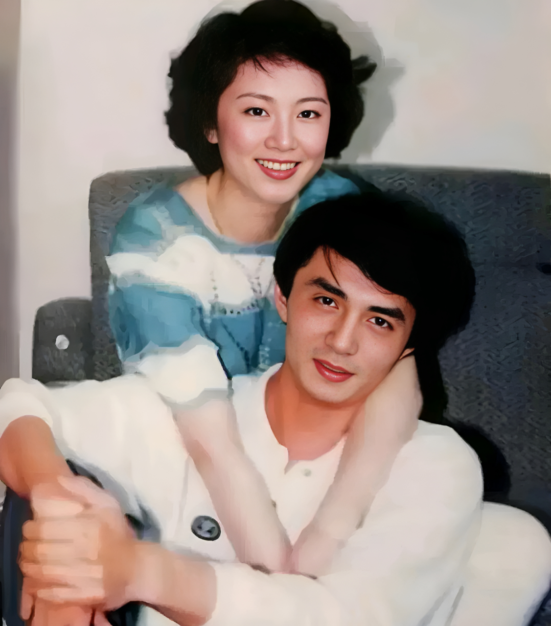 照片拍摄于上世纪80年代,是一对貌美如花的情侣.