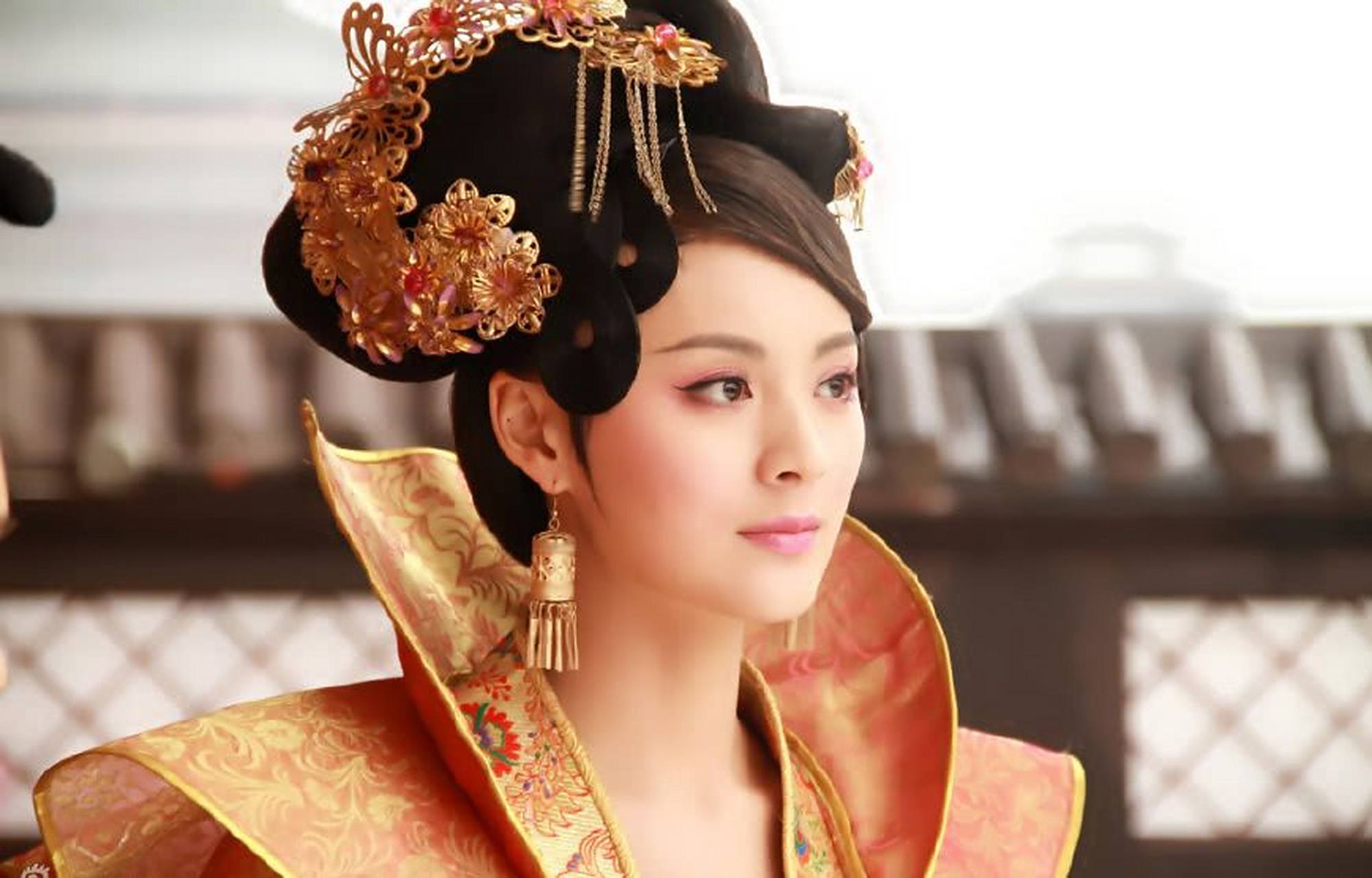 历史第五大美女,"玉体横陈"冯小怜,曾服侍三代皇帝 众所周知,"沉鱼