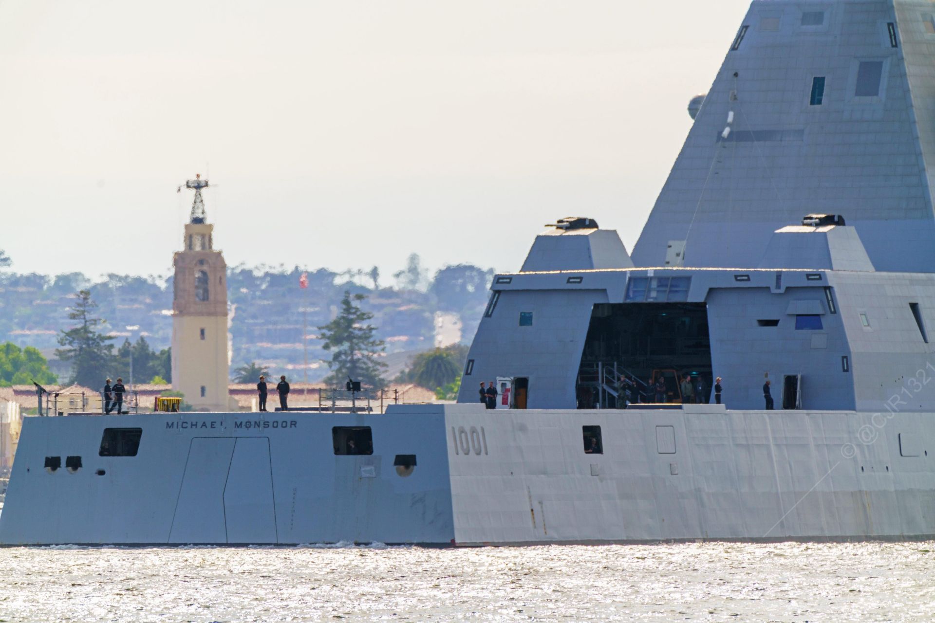 美国海军的朱姆沃尔特级驱逐舰,10年前看到这型军舰的感觉,跟今天看到