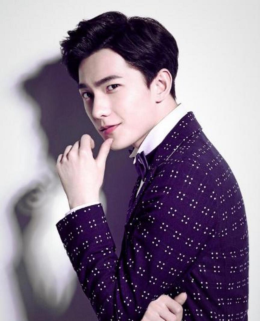 gif创作人# 杨洋,一个来自上海的美男子,身高180,清爽俊朗的外形