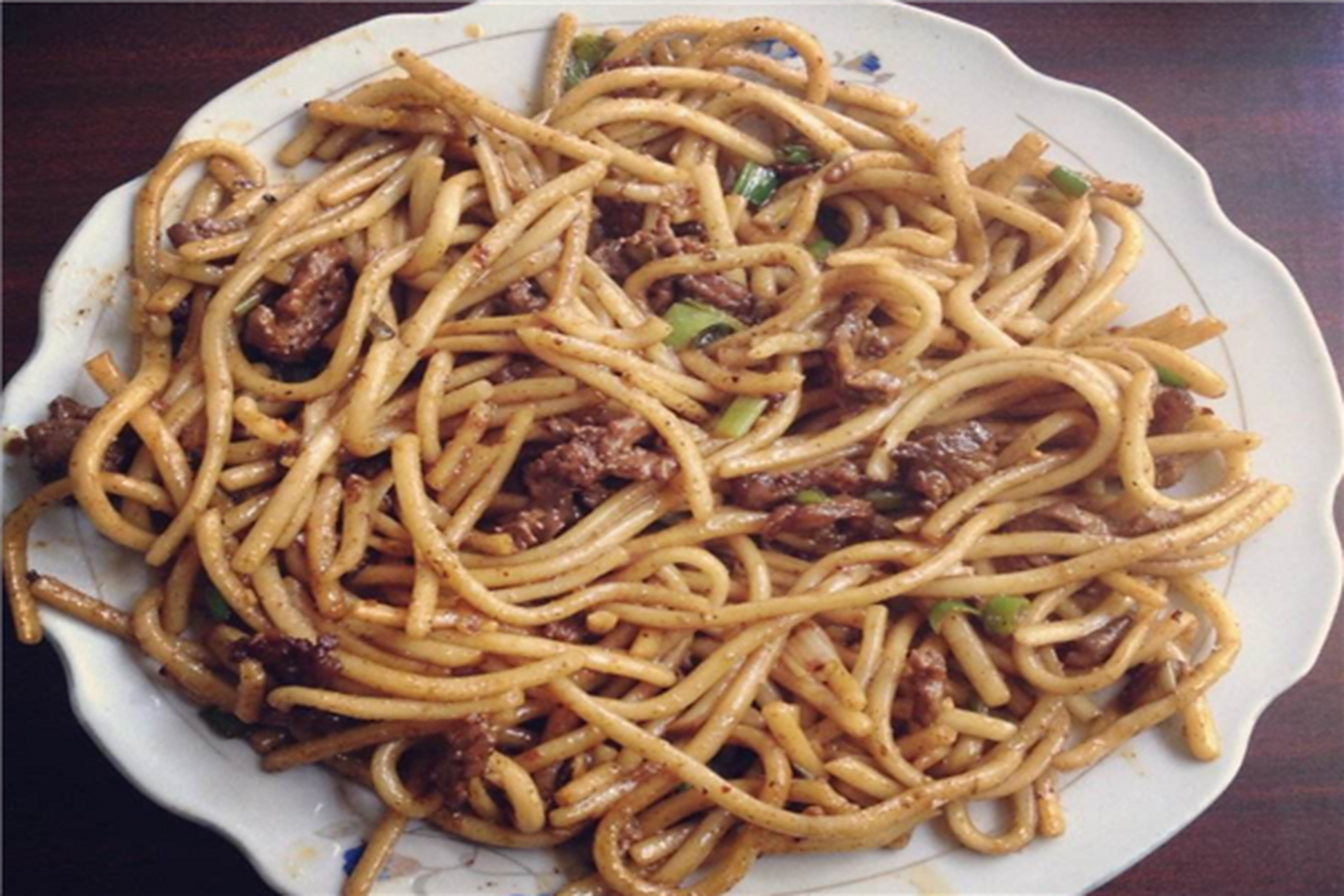 炒面,面条煮熟以后,加入多种青菜爆炒,让你感受一些西北炒面的魅力