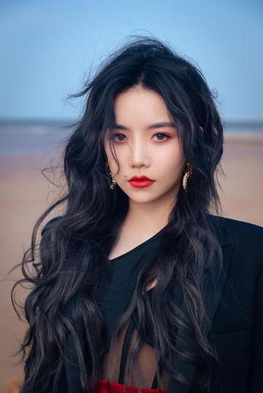 安崎是一位爱豆,她在综艺节目《舞台2023》中透露