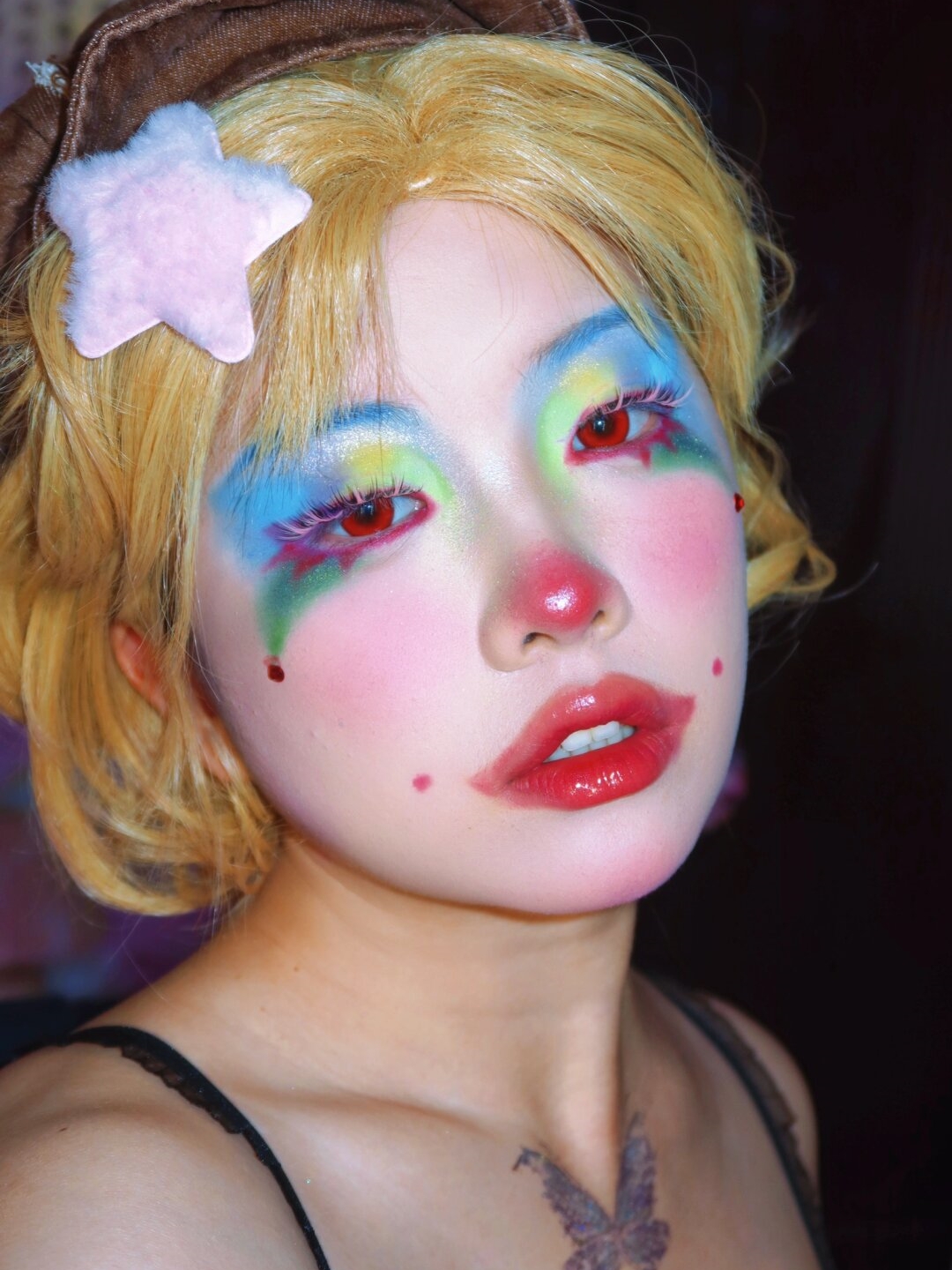 终于到了万圣节,我为大家带来了一个全新的小丑妆.