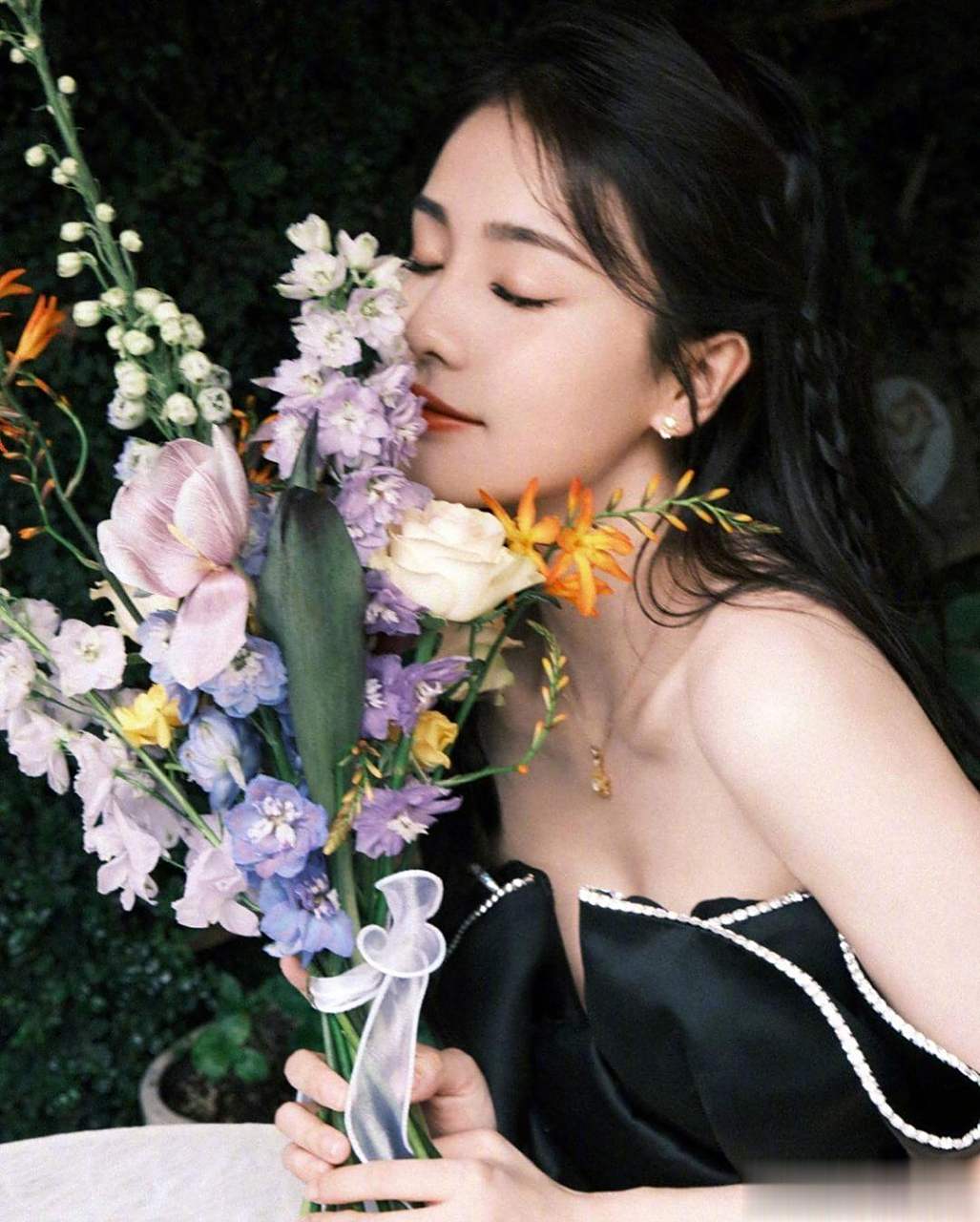 白鹿# 黑色抹胸蝴蝶结礼服优雅自信,宝贝好美!