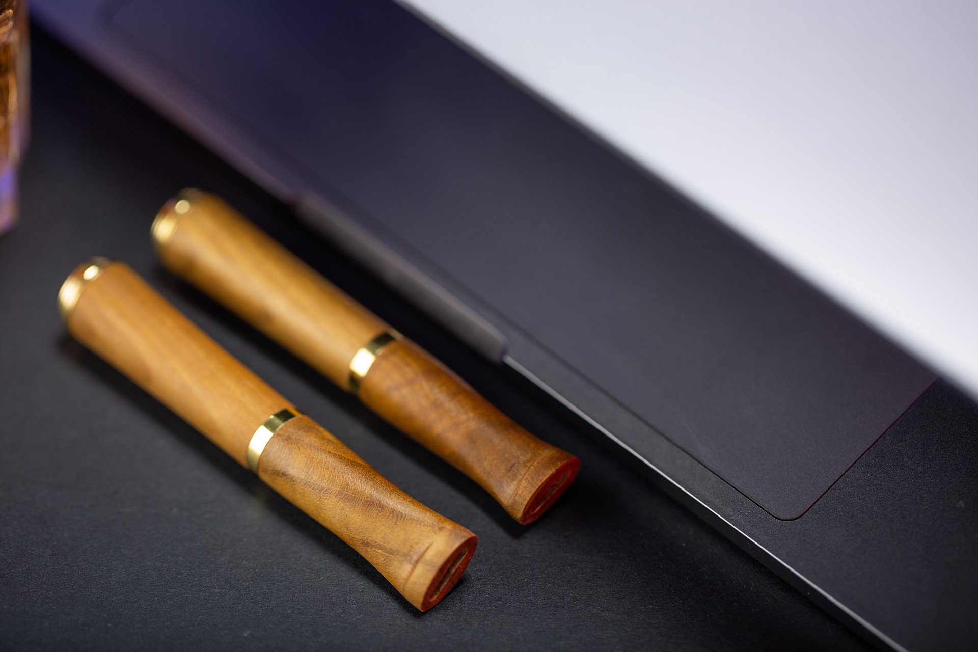 烟#  #烟嘴#  #老烟嘴#  #戒烟方法#   净烟器中的艺术品——绿伞