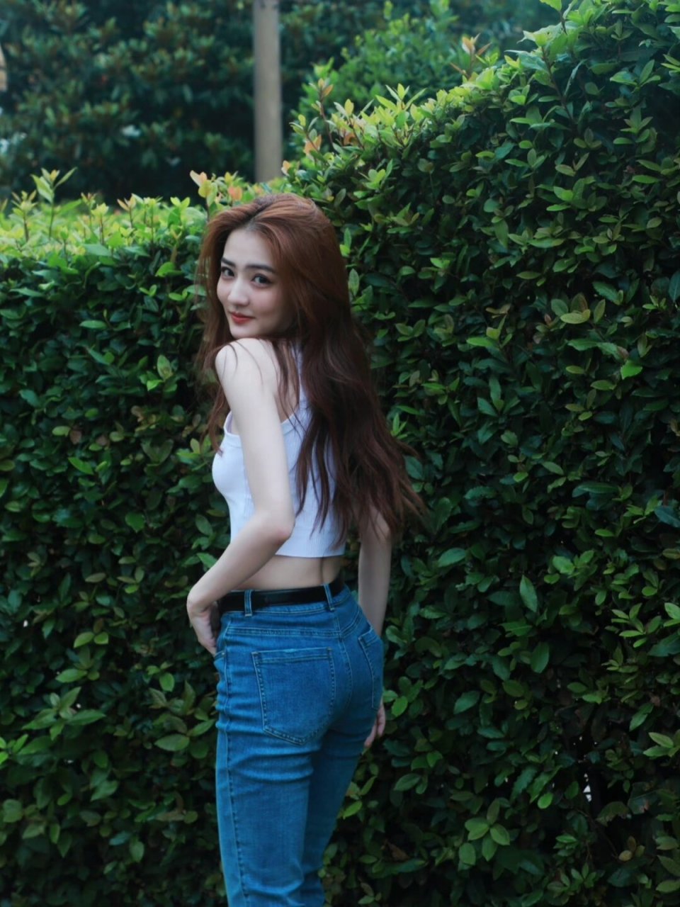 太爱小蛮腰了  徐璐的小蛮腰真的让人心动不已,我爱上了她的身材曲线.