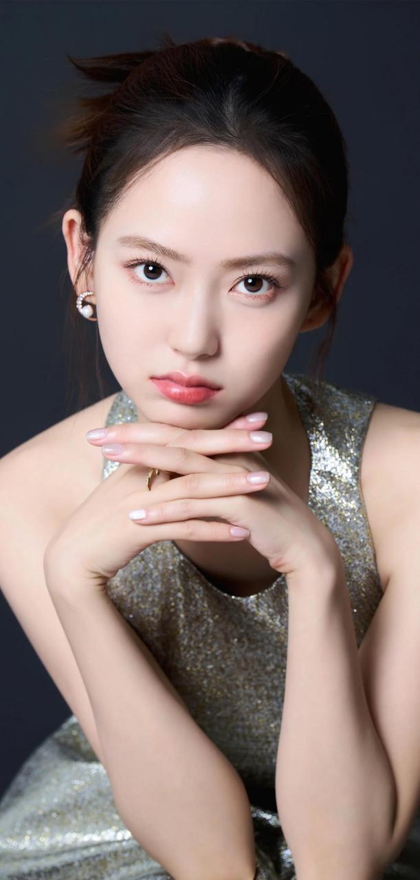 写真馆|《他是谁》之陈雨锶甜美写真