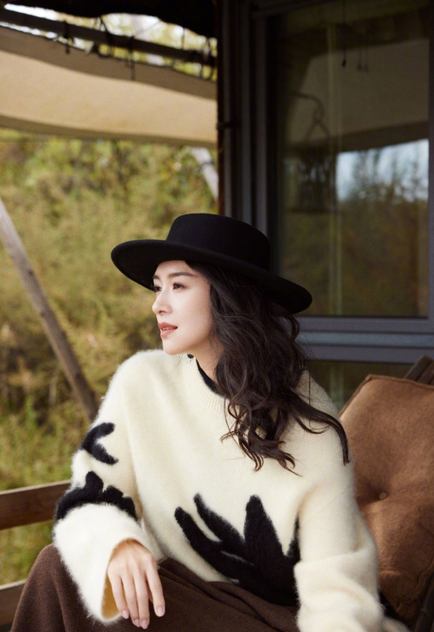 性感优雅的"冻龄女神"#章子怡# 雪肤玉貌,气质非凡,妩媚柔情,美艳迷人