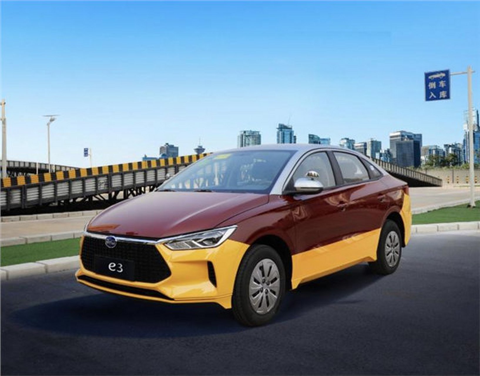 比亚迪e3驾考版上市,提供手动挡,自动挡两个版本,售价13.18万元和14.