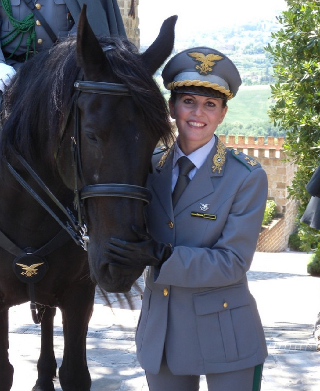 意大利军服的确不如德军的好看,据说二战时期缴械投降最快的就是