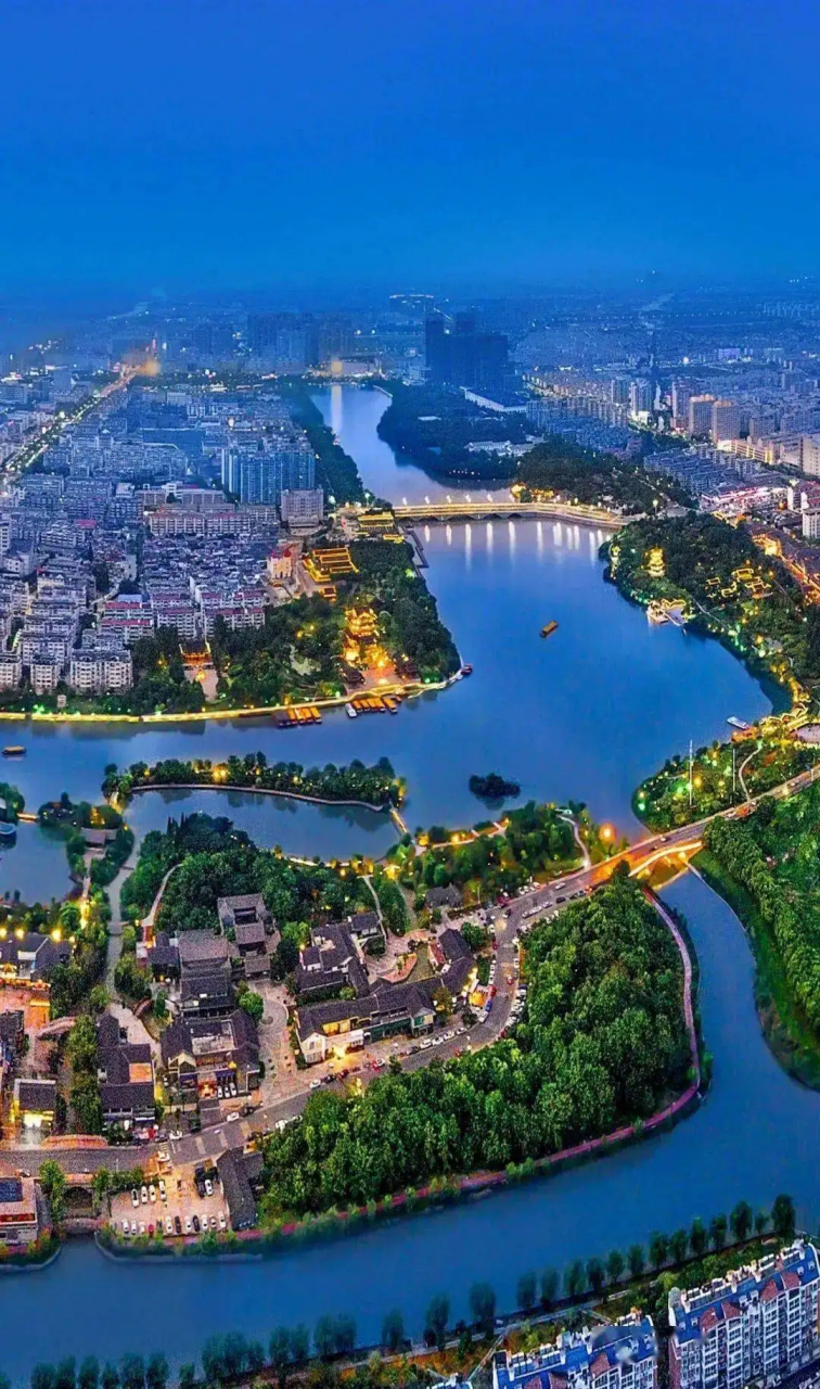 泰州,简称"泰",古称海陵,江苏省辖地级市,是长江三角洲中心区城市