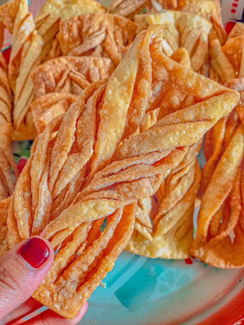 必备零食[握草] 每逢过年,炸货之一"花花"(俗称麻花) 从小吃到大,外表